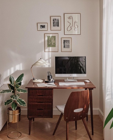 Ретромеблі В Інтер'Єрі: Стильні Ідеї Та Рішення 2024 10 - Ліжка Та Матраци Робочий стіл в стилі ретро в сучасному кабінеті