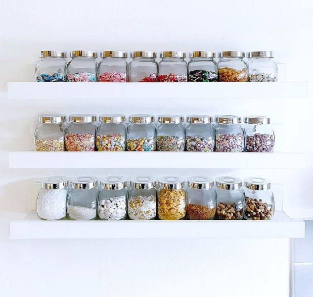 12 остроумных идей для применения самой узкой полки ИКЕА