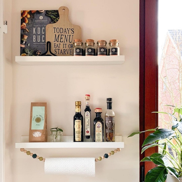 12 остроумных идей для применения самой узкой полки ИКЕА