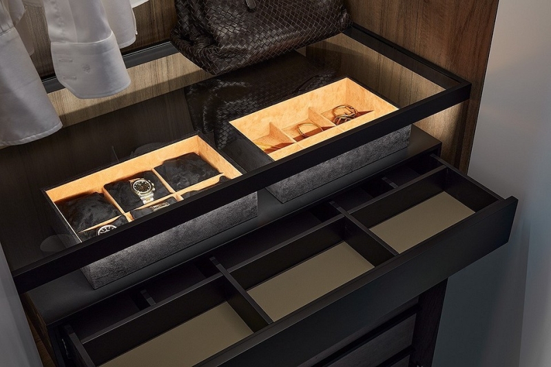 Різні типи ламп для підсвітки шафи