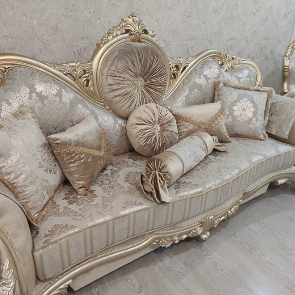 Диван З Багатим Декором 6 моделей диванів, які безнадійно застаріли