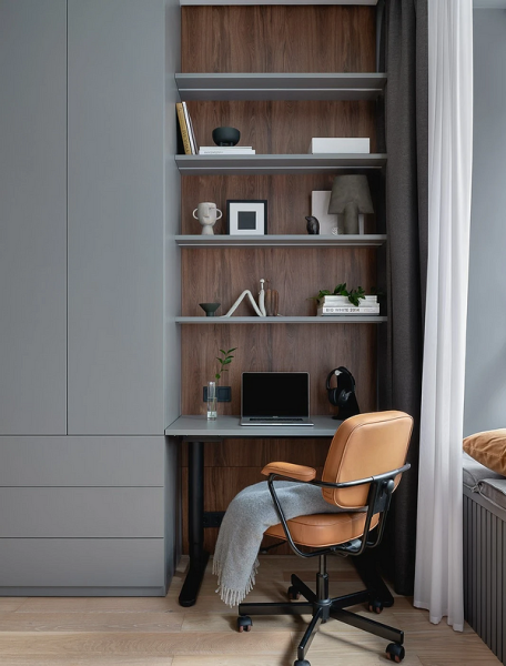 Робоче місце на торці шафи