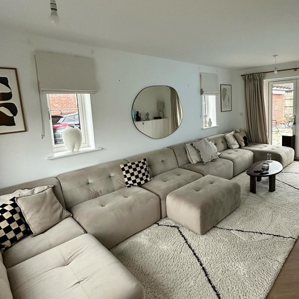 Бежевый диван: какой выбрать, с чем сочетать и как вписать в интерьер (84 фото)