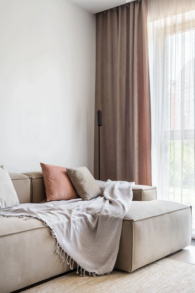 Бежевый диван: какой выбрать, с чем сочетать и как вписать в интерьер (84 фото)