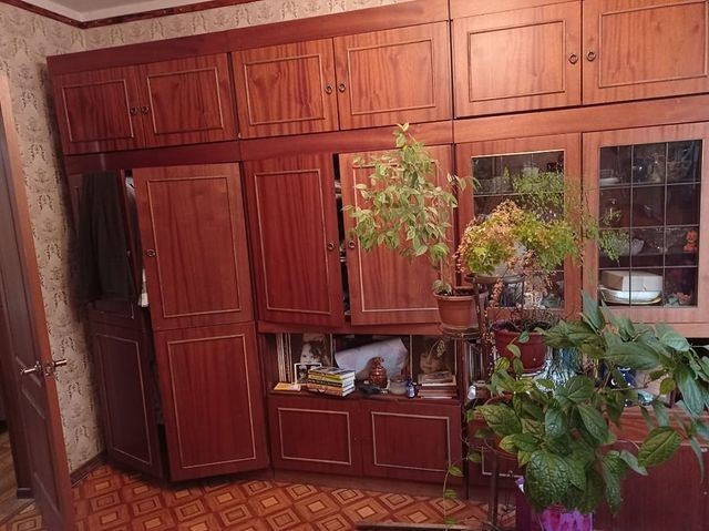 Що робити зі старою меблевою стінкою? 7 крутих прикладів (фото до і після)