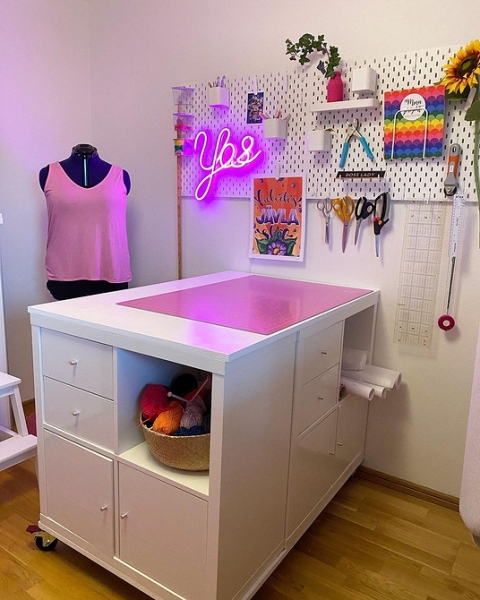 Ikea Kallax: 8 Геніальних Перетворень Звичайного Стелажа 9 - Ліжка Та Матраци Що можна зробити зі стеллажа ІКЕА «Каллакс»: 11 ідей