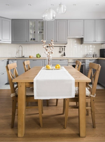 Дизайн інтер'єру з акцентом на колір меблів