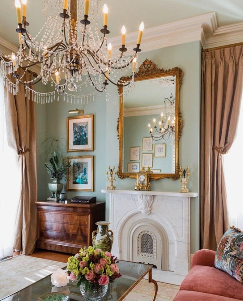 Поєднання червоного дерева з іншими кольорами в інтер'єрі