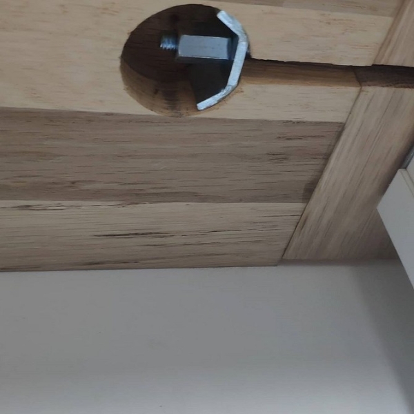 Як З'Єднати Стільницю: 3 Способи + Інструкція Своїми Руками 14 - Ліжка Та Матраци Як оформити з'єднання стільниць на кухні красиво і правильно