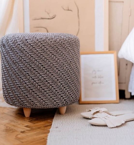 Як зробити пуф своїми руками: 7 можливих способів і детальний майстер-клас по виготовленню пуфа з старих коробок