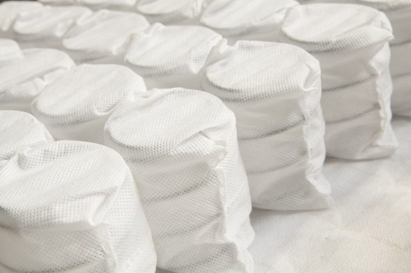 Який наповнювач для дивана краще: поради щодо вибору, 8 варіантів з плюсами та мінусами кожного