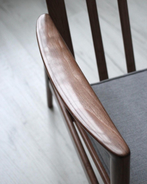 Реставрація шафи з дерева Відновлення старовинної шафи з якісних матеріалів