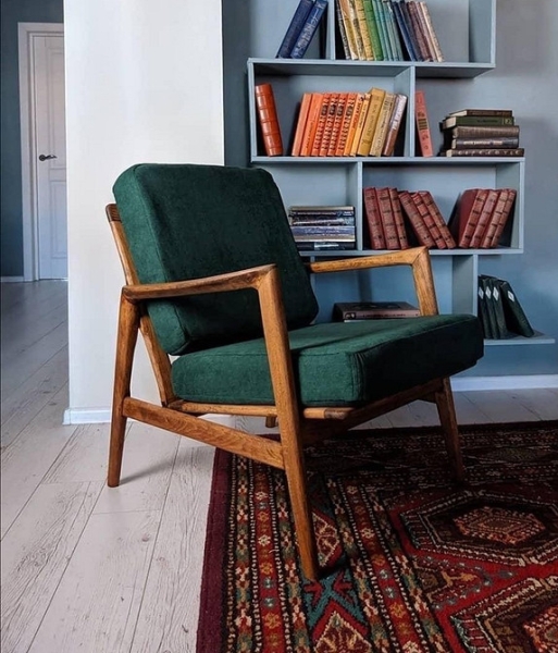 Реставрація оббивки Відновлена оббивка старовинного крісла