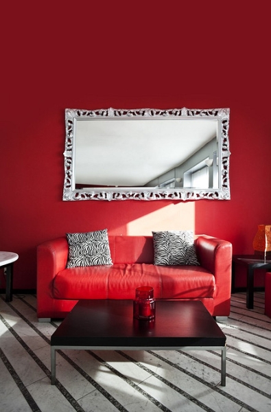 Червоний диван в інтер'єрі: найкращі відтінки, поради з вибору та 100 фотоприкладів