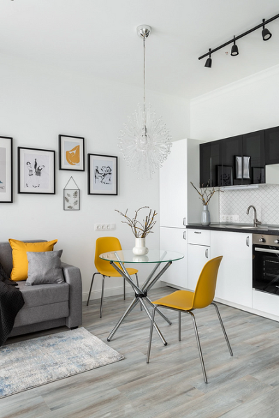 Круглий стіл в інтер'єрі: поради по вибору та 77 красивих фото