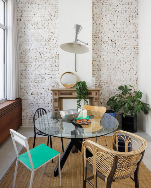 Круглий стіл в інтер'єрі: поради по вибору та 77 красивих фото