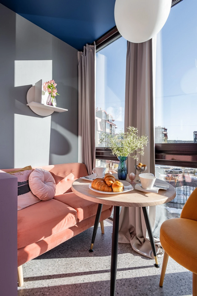 Круглий стіл в інтер'єрі: поради по вибору та 77 красивих фото