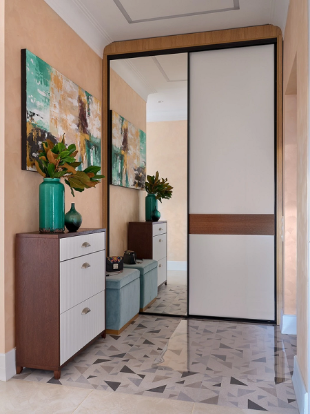 Шафа купе з комбінованими дверцятами