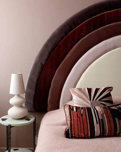 Незвичайне яскраве ізголов'я