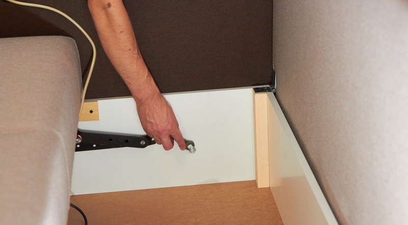 Чому скрипить диван і що робити: ремонт дерев'яного каркасу дивану Чому скрипить диван і що робити: ремонт дерев'яного каркасу дивану