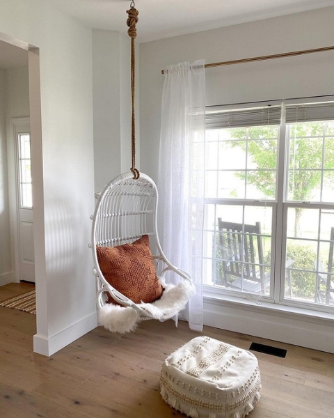 Підвісне крісло в інтер'єрі: види та вдалі варіанти розміщення