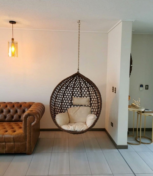 Підвісне крісло в інтер'єрі: види та вдалі варіанти розміщення