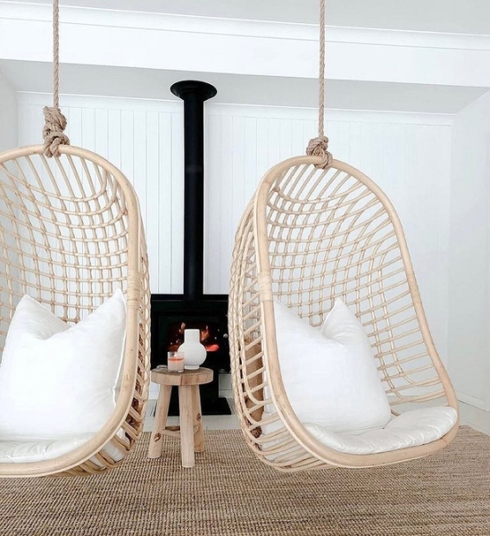 Підвісне крісло в інтер'єрі: види та вдалі варіанти розміщення