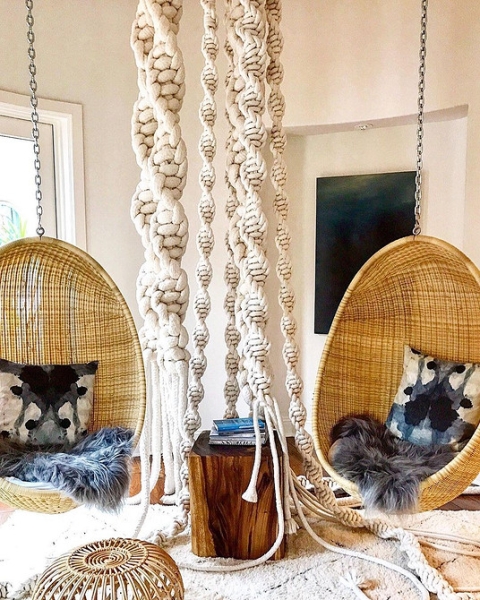 Підвісне крісло в інтер'єрі: види та вдалі варіанти розміщення