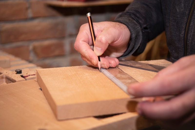 Корисна інструкція: як зробити полиці на балконі самому