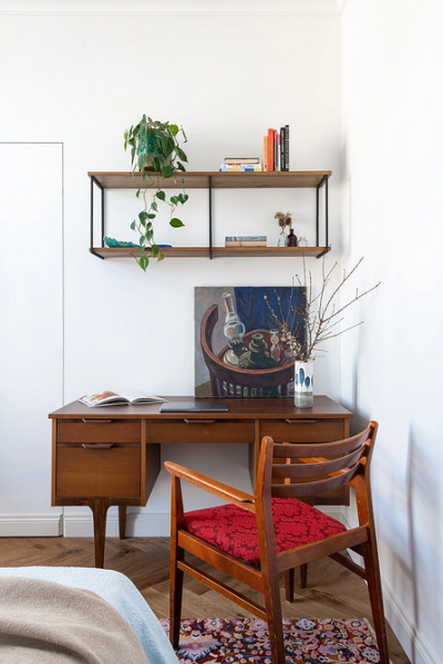 Полки в інтер'єрі: види, функціонал, варіанти застосування і 98 стильних фото