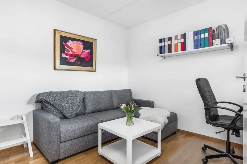 Серый диван в интерьере: советы по выбору, идеи для разных комнат и 60 фотопримеров