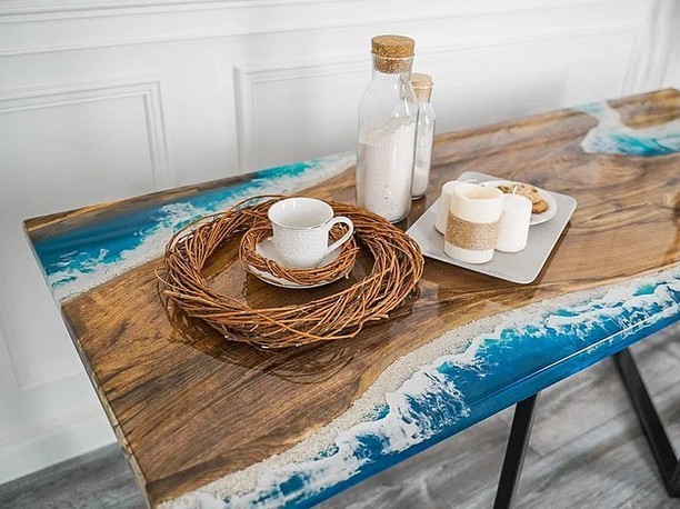 Стол из эпоксидной смолы: как сделать красивую мебель самому (и 20 примеров для вдохновения)