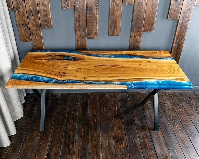 Стол из эпоксидной смолы: как сделать красивую мебель самому (и 20 примеров для вдохновения)