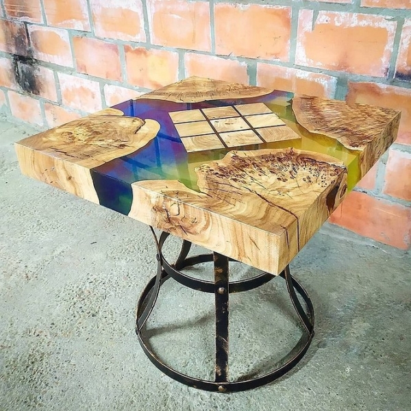 Стол из эпоксидной смолы: как сделать красивую мебель самому (и 20 примеров для вдохновения)