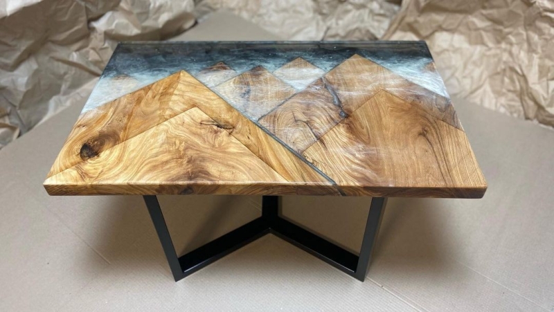 Стол из эпоксидной смолы: как сделать красивую мебель самому (и 20 примеров для вдохновения)