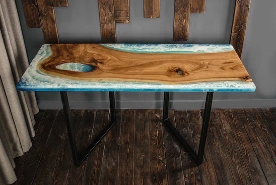 Стол из эпоксидной смолы: как сделать красивую мебель самому (и 20 примеров для вдохновения)