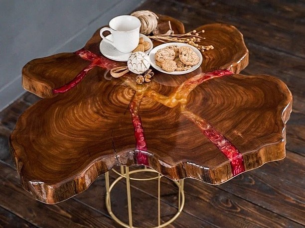 Стол из эпоксидной смолы: как сделать красивую мебель самому (и 20 примеров для вдохновения)