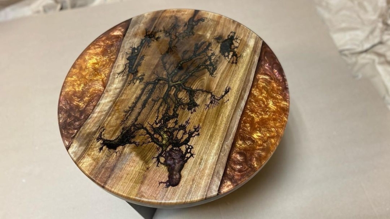 Стол из эпоксидной смолы: как сделать красивую мебель самому (и 20 примеров для вдохновения)