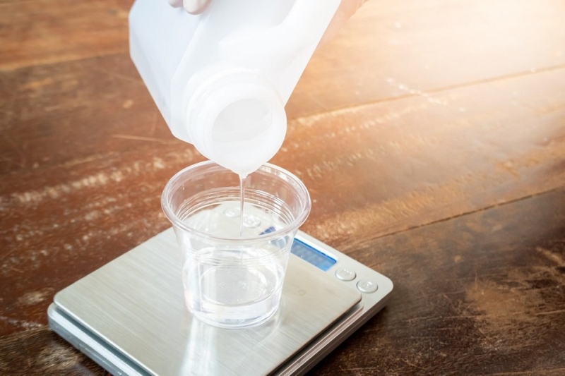 Стол из эпоксидной смолы: как сделать красивую мебель самому (и 20 примеров для вдохновения)