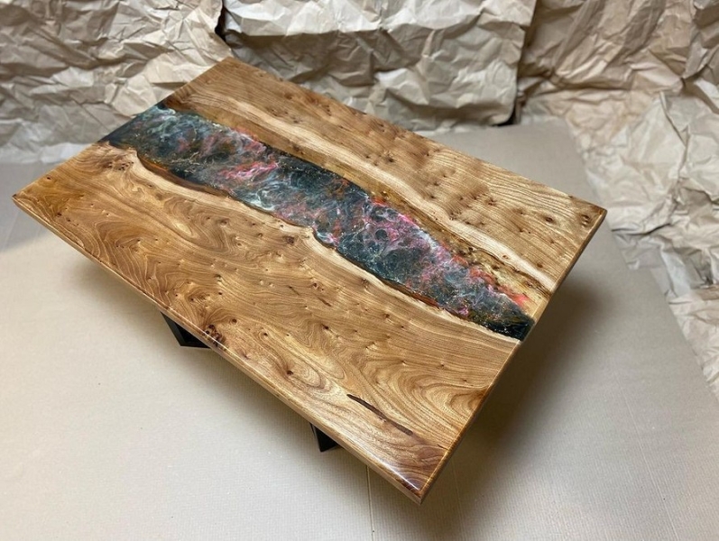 Стол из эпоксидной смолы: как сделать красивую мебель самому (и 20 примеров для вдохновения)