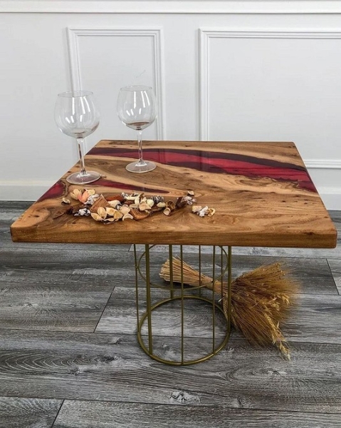 Стол из эпоксидной смолы: как сделать красивую мебель самому (и 20 примеров для вдохновения)