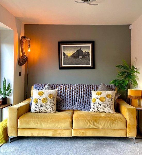 Жовтий диван в інтер'єрі: поради щодо вибору та 100 красивих фотоприкладів