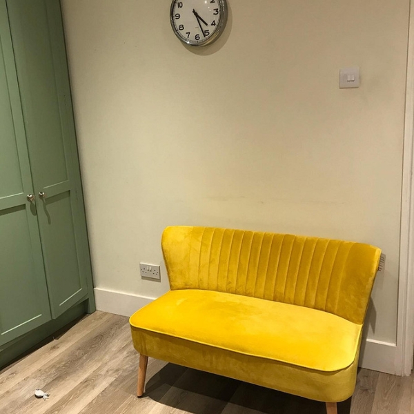 Як Вибрати Жовтий Диван Для Вашого Інтер'Єру: Корисні Поради! 5 - Ліжка Та Матраци Жовтий диван в інтер'єрі: поради щодо вибору та 100 красивих фотоприкладів