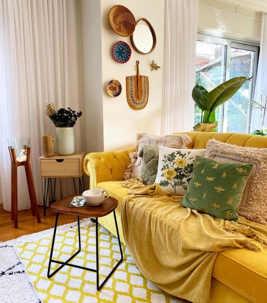 Жовтий диван в інтер'єрі: поради щодо вибору та 100 красивих фотоприкладів