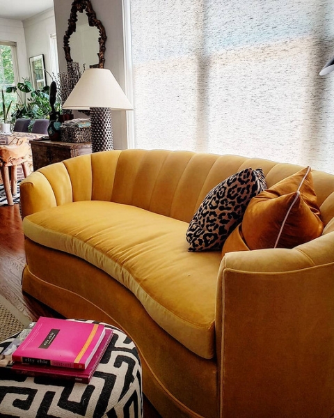 Жовтий диван в інтер'єрі: поради щодо вибору та 100 красивих фотоприкладів